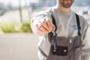 Auto key cutting service